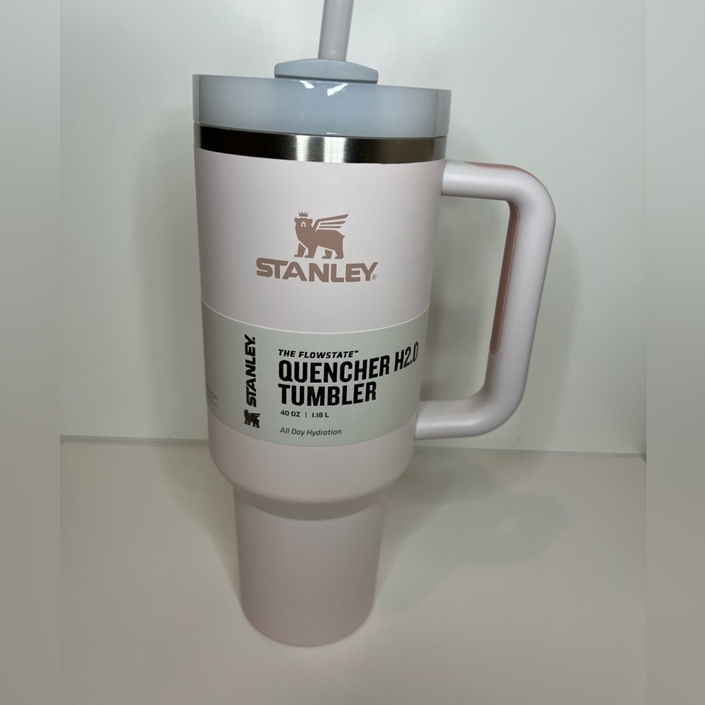 Stanley ROSE QUARTZ 40 oz. Quencher
H2.0 Flowstate - NWT!